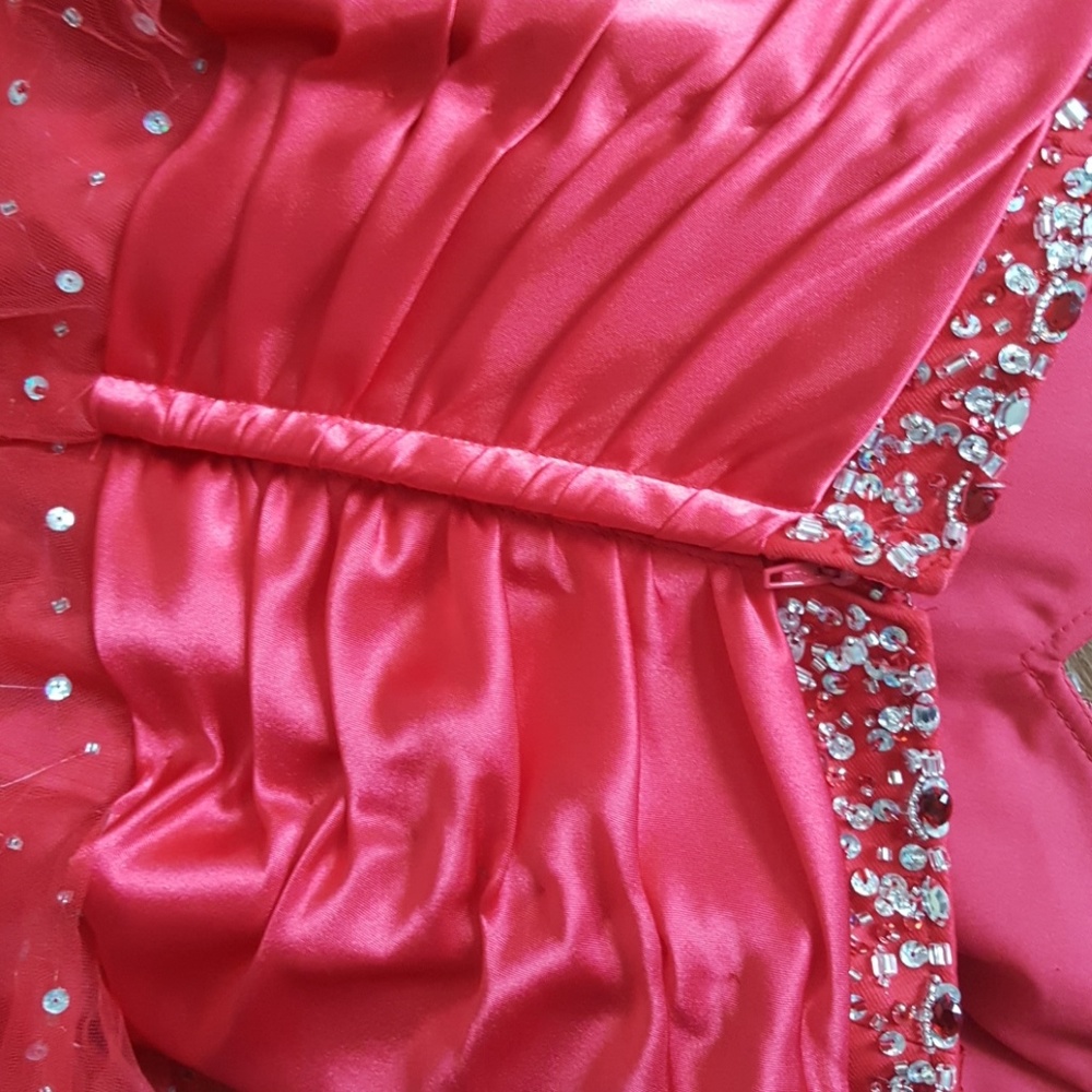 Red Prom Dress👑 - Picture 4 of 4